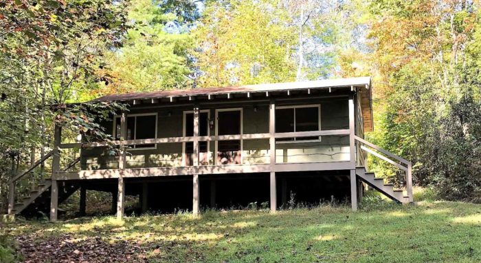 Exterior of Mac Cabin