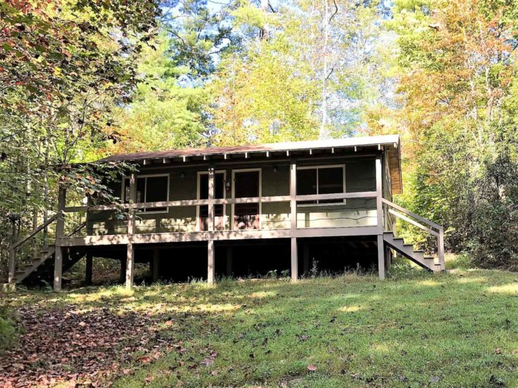 Exterior of Mac Cabin